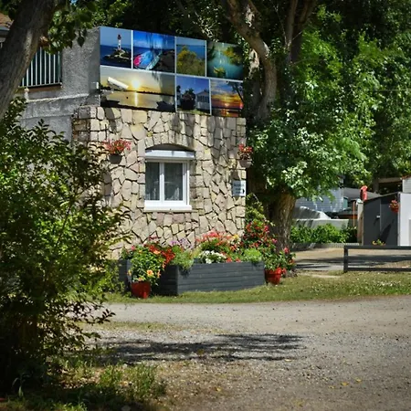Camping Mobil-home 3 Avec Terrasse A - Api-1-52-876